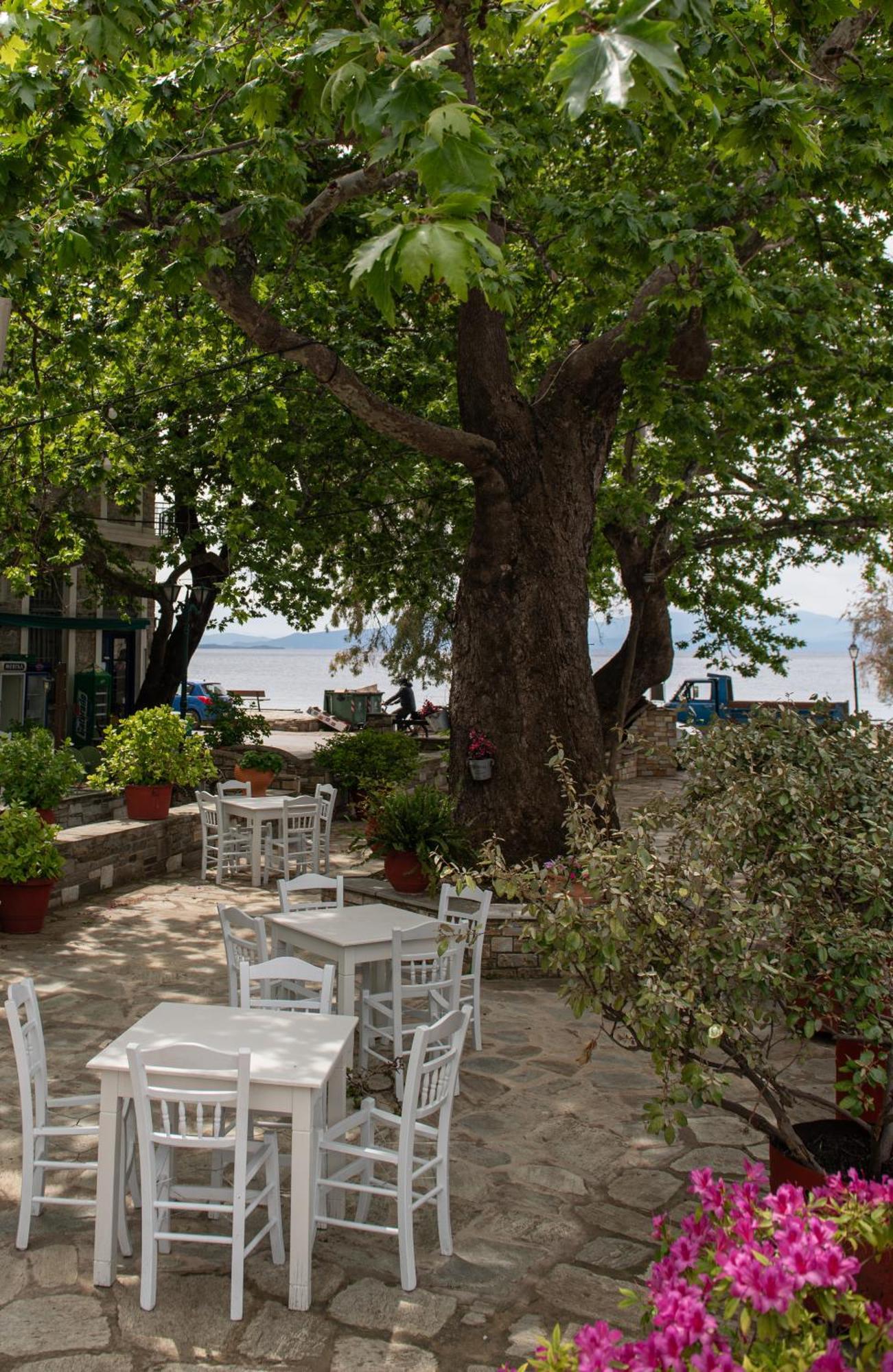 Karavia Lux Inn Áfissos Exterior foto