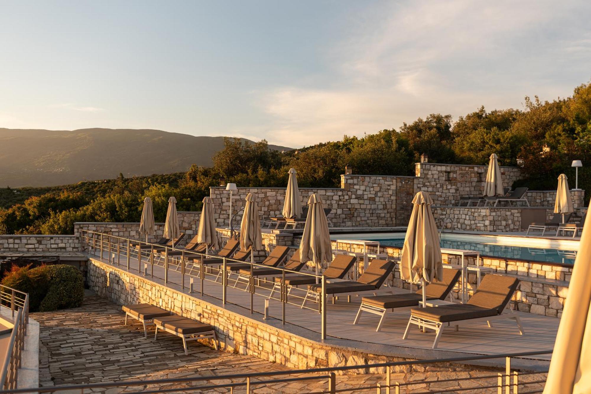 Karavia Lux Inn Áfissos Exterior foto